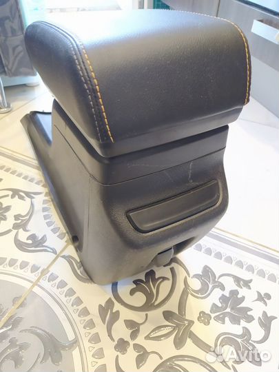 Центральная консоль с подлокотником LADA vesta