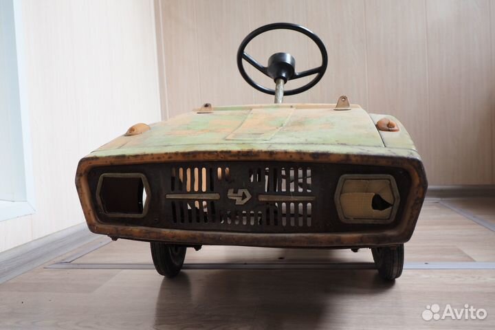 Педальная машина Радуга