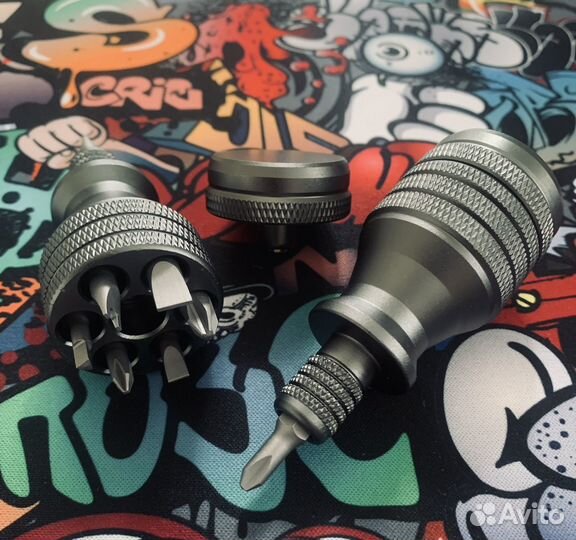 Отвертка с набором бит