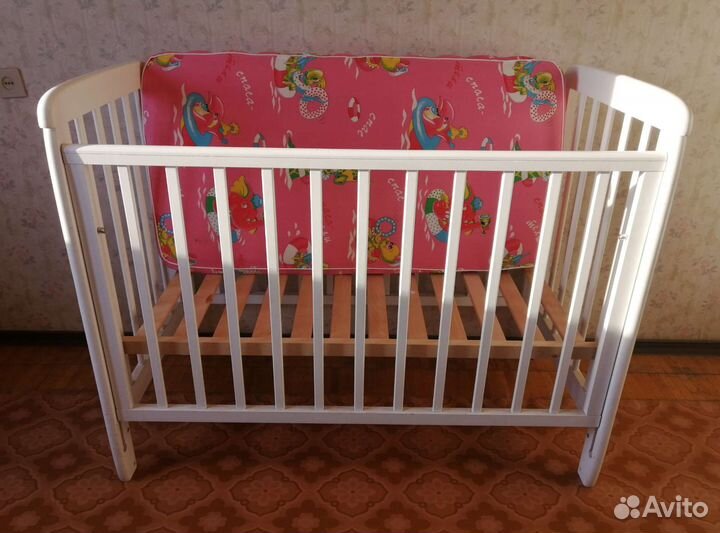 Детская кроватка с матрасом
