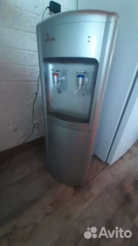 Кулер для воды напольный