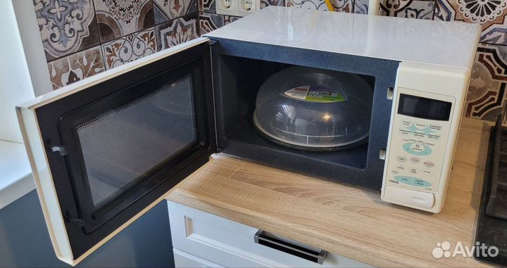 Микроволновка Samsung CE2738NR