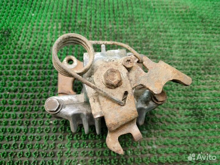 Суппорт задний правый Volkswagen Passat B5 2000