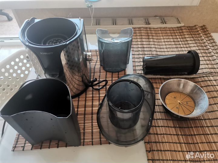 Центробежная соковыжималка Scarlett SC-JE50S11