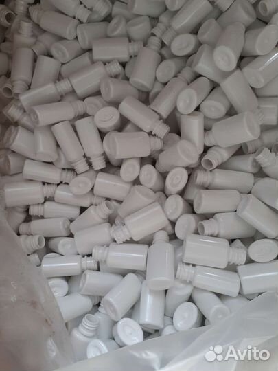 Флаконы и маленькие бутылочки