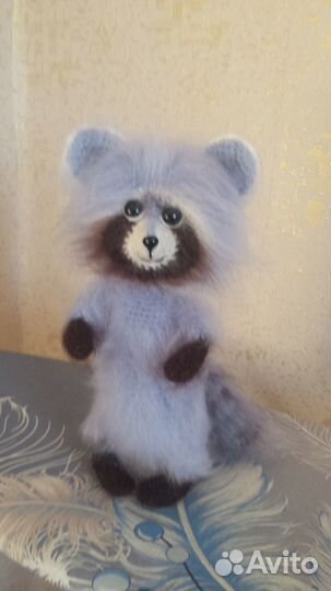 Вязаная игрушка Енот