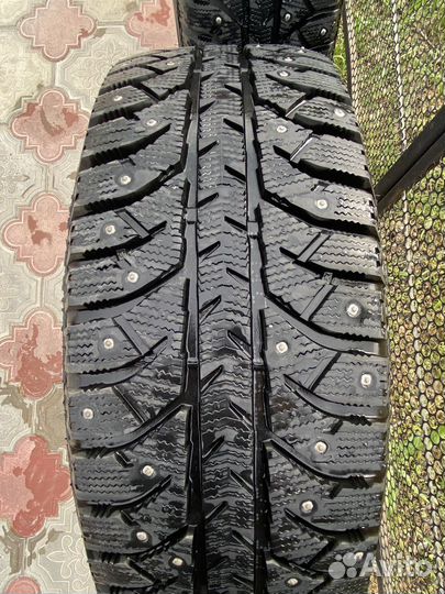 Bridgestone Ice Cruiser 7000S 215/65 R16 98T