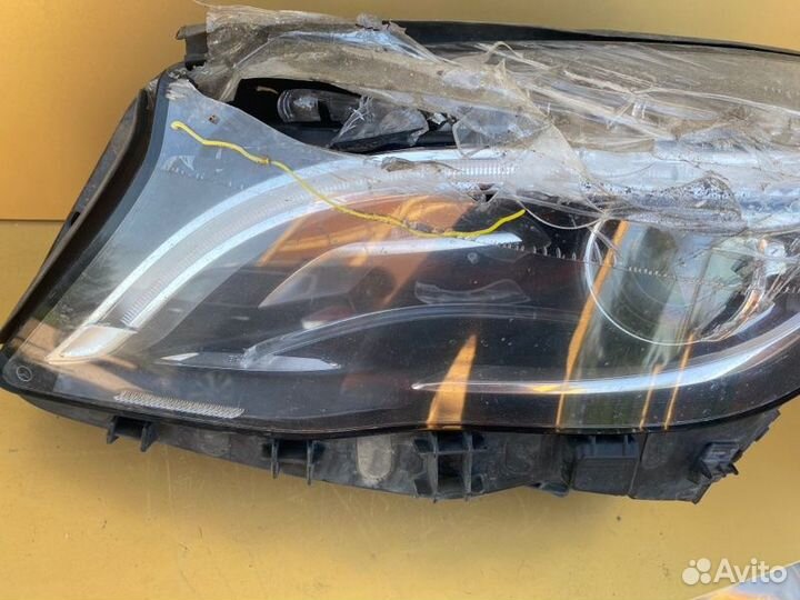 Фара ксеноновая левая Mercedes-Benz Gla-Class X156