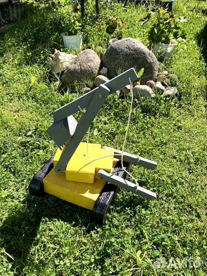 Детская игрушка экскаватор