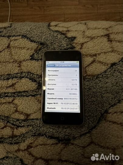 Плеер Apple iPod Touch (2nd Gen) / 8GB / MC086LL