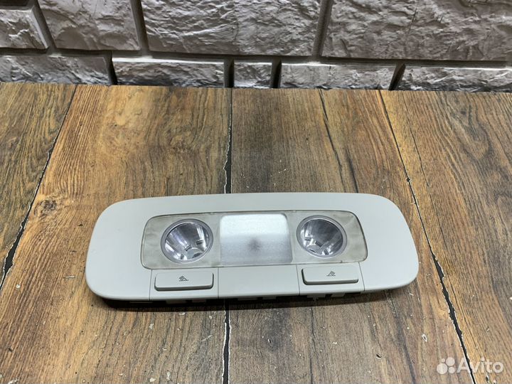 Skoda Superb Плафон салонный