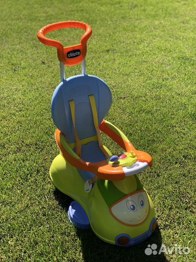 Машинка каталка с родительской ручкой