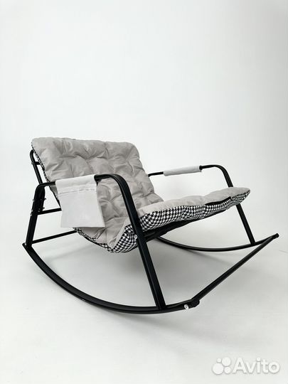 Кресло качалка с двухсторонней подушкой