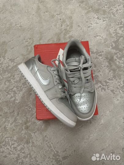 Кеды Air Jordan 1 Low Metallic Silver