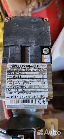 Механизм для закрываеия раздвижных дверей