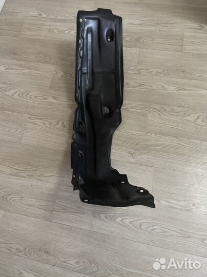 Подкрылки передний левый toyota avensis 1