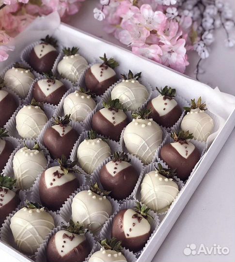 Клубника и бананы в шоколаде