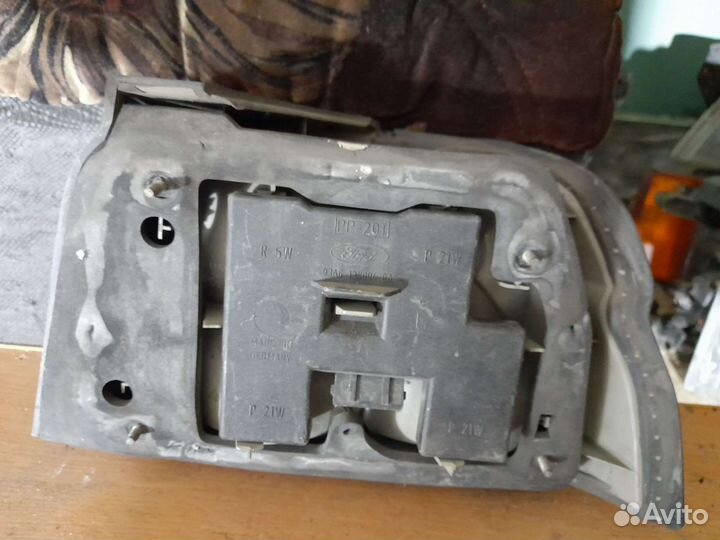 Задний левый фонарь форд эскорт 6 поколения