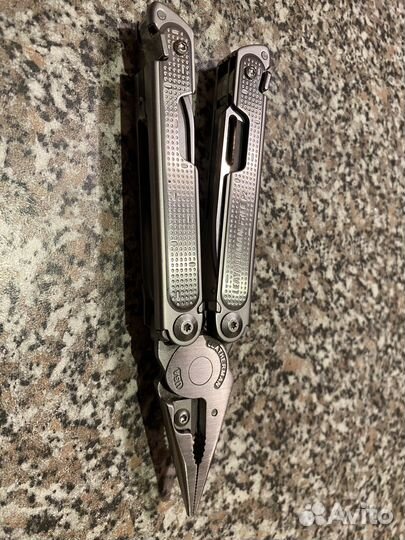 Мультитул leatherman free p2
