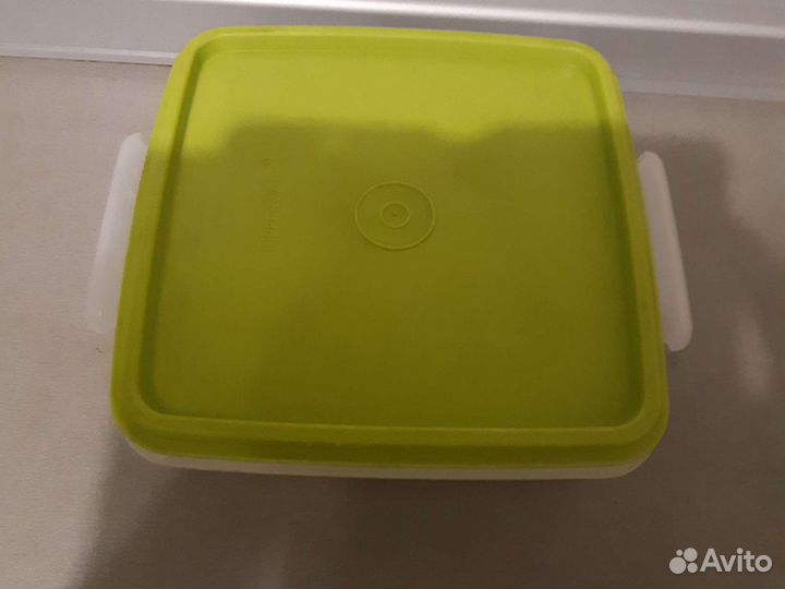 Контейнер Tupperware
