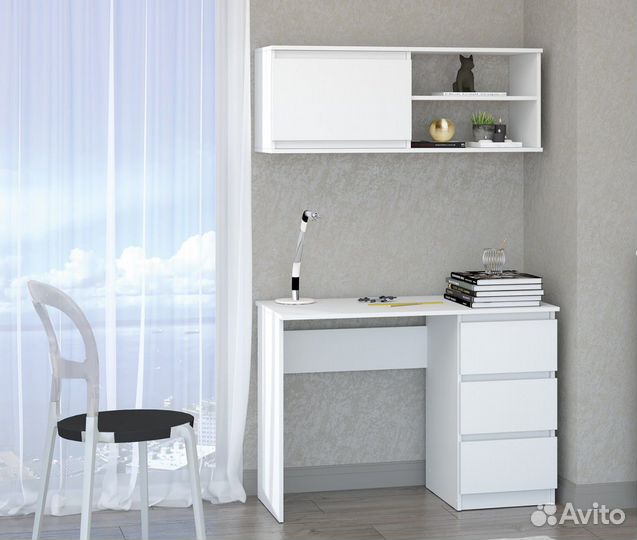 Письменный стол с полкой