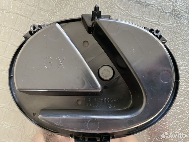 Эмблема решетки радиатора lexus gx460