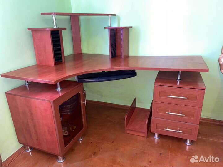 Компьютерный стол