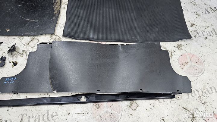 Обшивка багажника на Mercedes-Benz W123