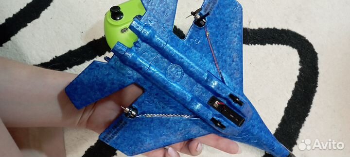 Самолёт на пульте управления