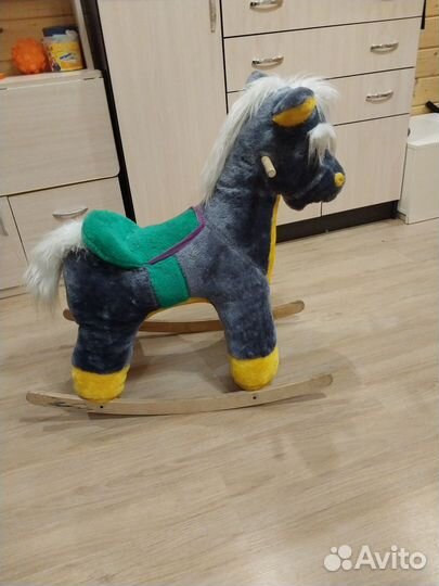 Детская качалка лошадь