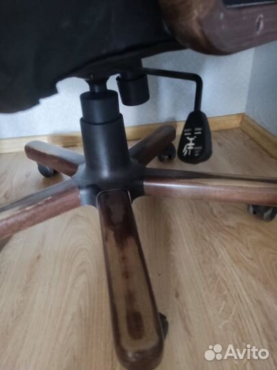 Офисное кресло руководителя