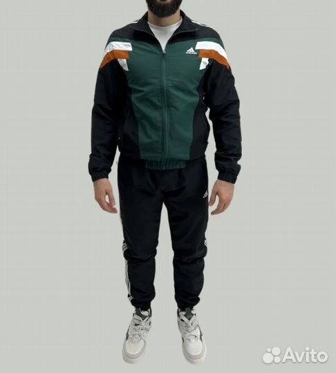 Спортивный костюм adidas