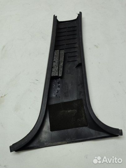 Обшивка стойки центральной правой левая Mitsubishi