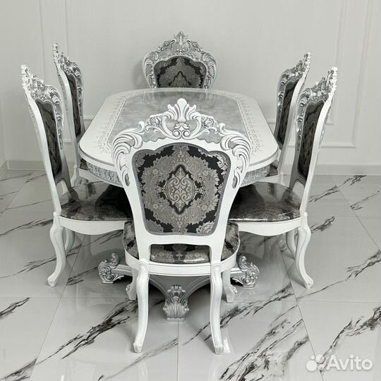 Стол со стульями