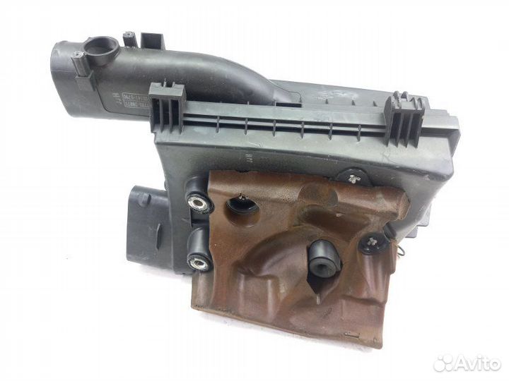 Корпус воздушного фильтра правый Lexus Ls460 USF40