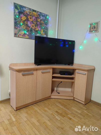 Угловая подставка под телевизор