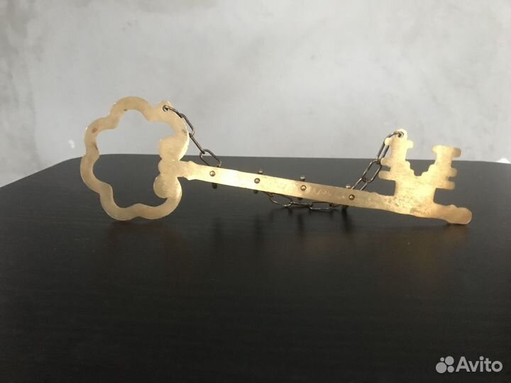 Латунная вешалка для ключей