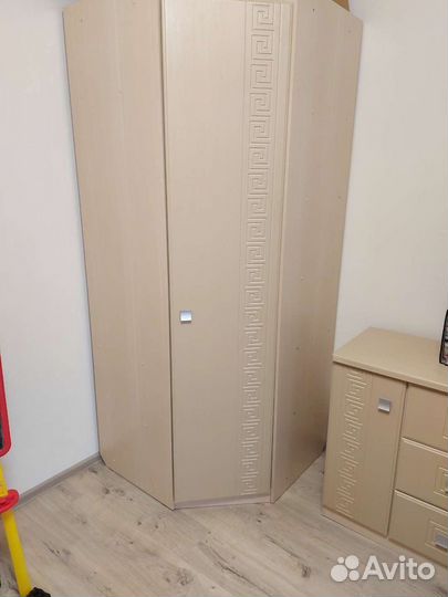 Шкаф угловой