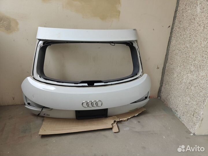 Задняя дверь на audi a1 8X4827023B