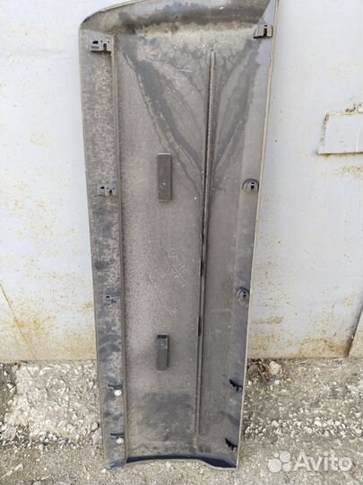 Молдинг передней правой двери Митсубиси Паджеро 4