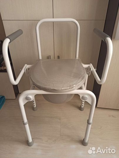 Кресло стул-туалет с поручнями