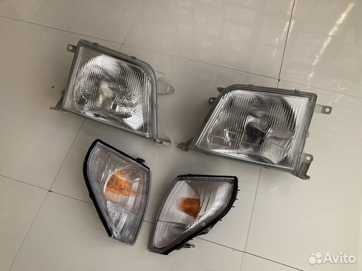 Фара (комплект) Toyota Land Cruiser Prado 90