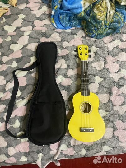 Укулеле и чехол