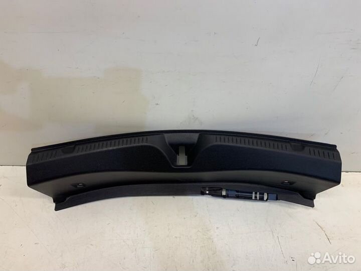 Накладка замка багажника Mercedes-Benz E-Class