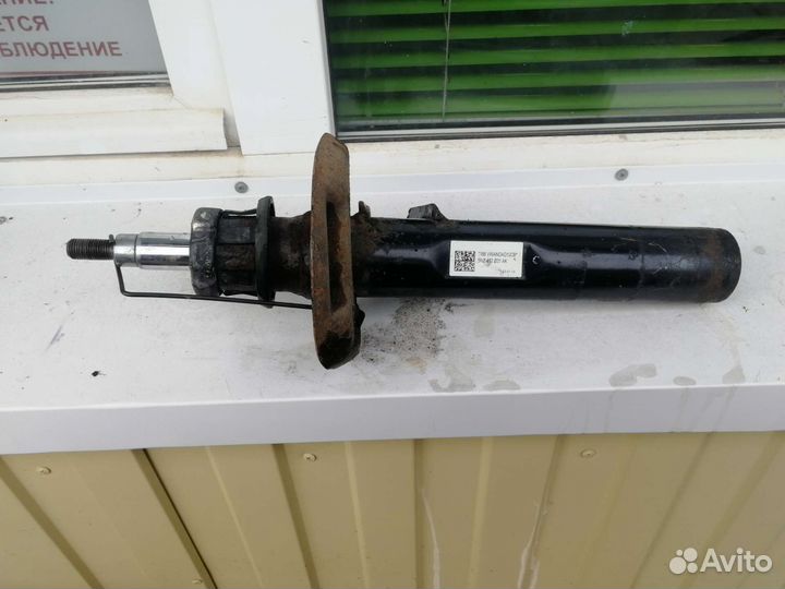 Стойки передние tiguan