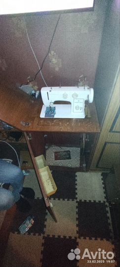 Швейная машина чайка 142м