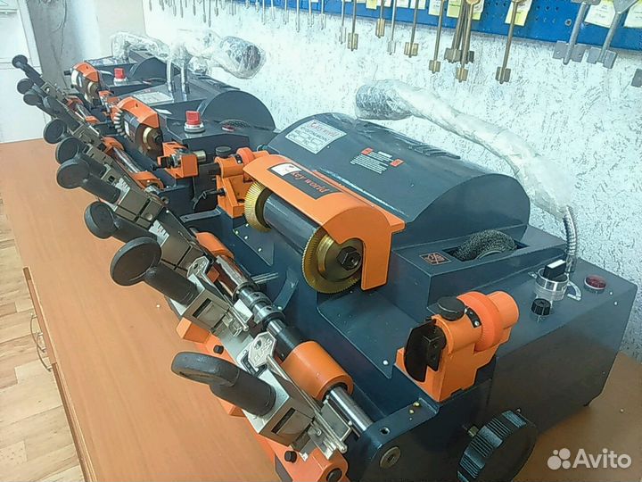 Станок для изготовления ключей Keyworld 100G1