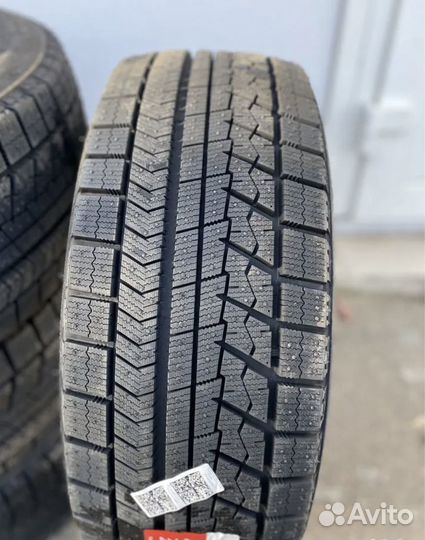 Bridgestone Blizzak VRX 225/60 R16 98S