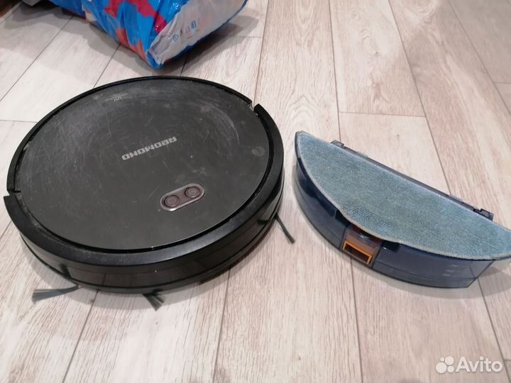 Робот пылесос redmond