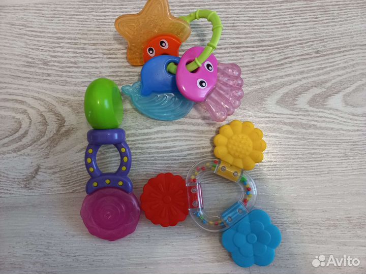 Развивающие игрушки для малышей пакетом
